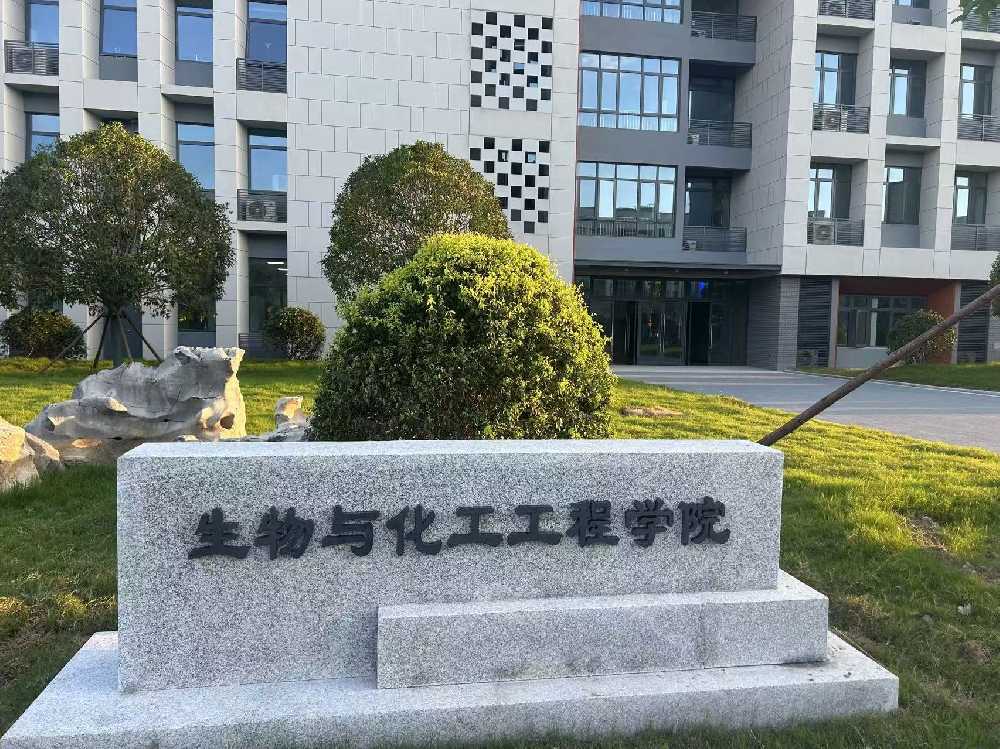 贵阳市扬州职业大学体育场高杆灯项目